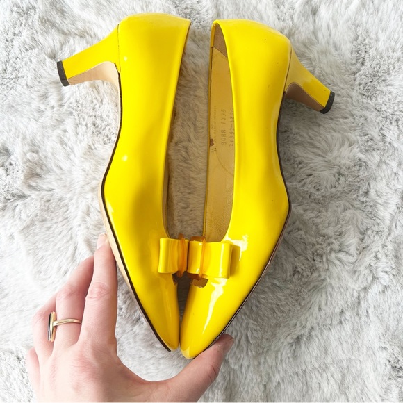 VINTAGE QUALICRAFT 1970’s Yellow Patent Leather Square Toed Kitten Heels - Picture 9 of 12